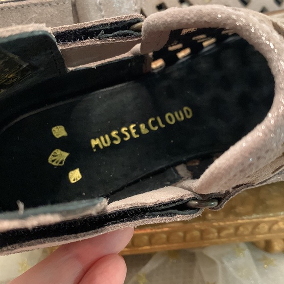 Musse & Cloud Booties - Picture 7 of 10